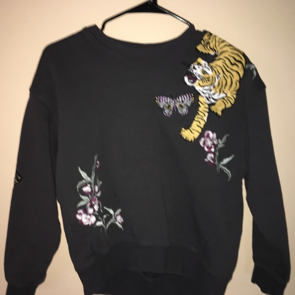 A Embroidered Crew - Picture 2 of 3